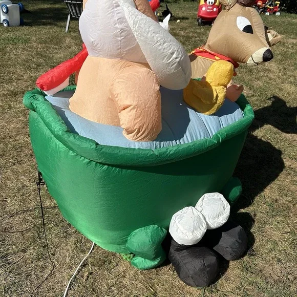 Rare Gemmy CHRISTMAS Animated Scrubbing‎ Bath Hot Tub SANTA REINDEERinflatable